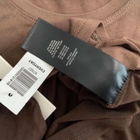 BNWT- Aritzia Babaton 'Everyday' T-Shirt Brown (XXS) - Picture 2 of 5